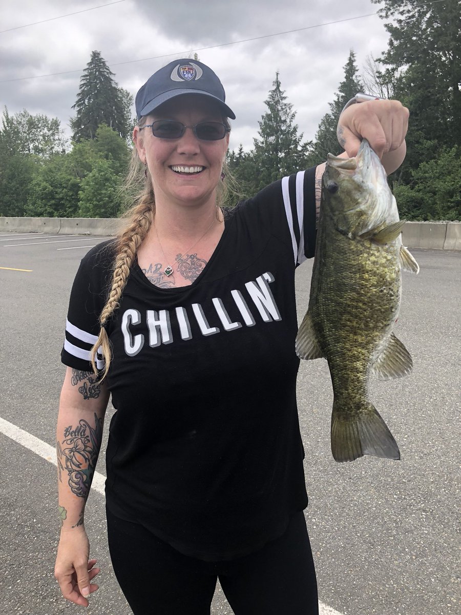 jamescara75's tweet photo. Successful day 🎣 #girlsthatfish #happyday #smallmouthbass #laketapps #washingtonfish #fenwickpark https://t.co/ZlNjx80N2U