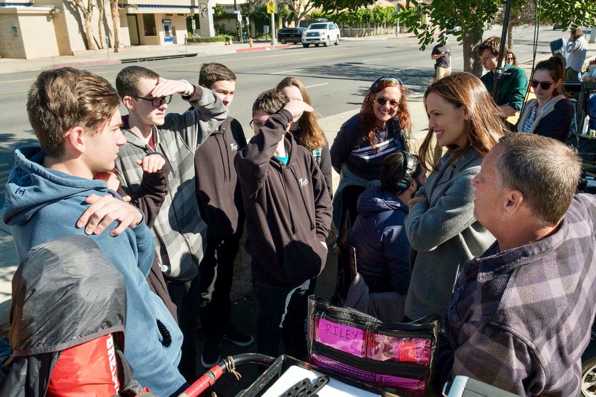 sspaboosters's tweet photo. Santa Susana High School's Tech students on a film shoot with Jennifer Garner. What a great hands-on, authentic learning experience for our students! https://t.co/8LEGK3tDN8