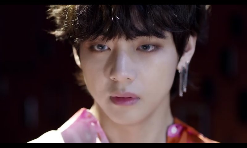 calirebot's tweet photo. Oh my god..
#FAKE_LOVE #FakeLoveIsOutNow
#iVoteBTSBBMAs @BTS_twt https://t.co/yMjjQ6OsLt