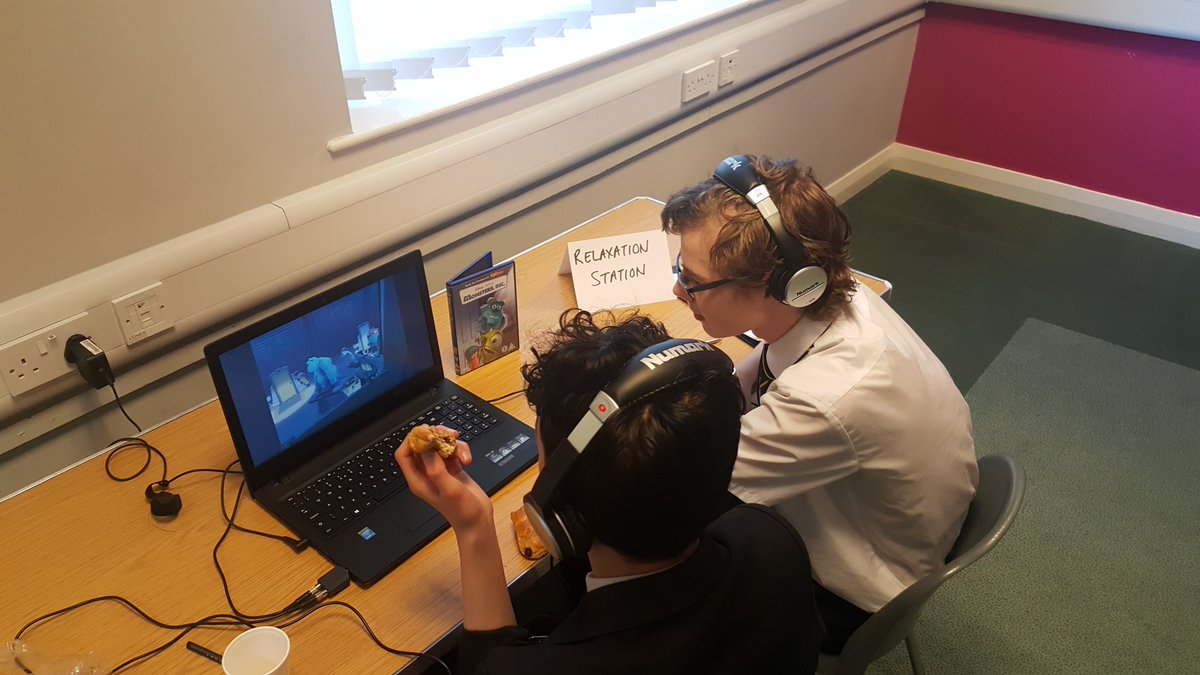 GreenfieldPArts's tweet photo. Year 11 Drama GCSE group revision session. Revision stations covering topics and relaxation stations to recharge. #exams #dramagcse #OCR https://t.co/uMXtQGSwkA