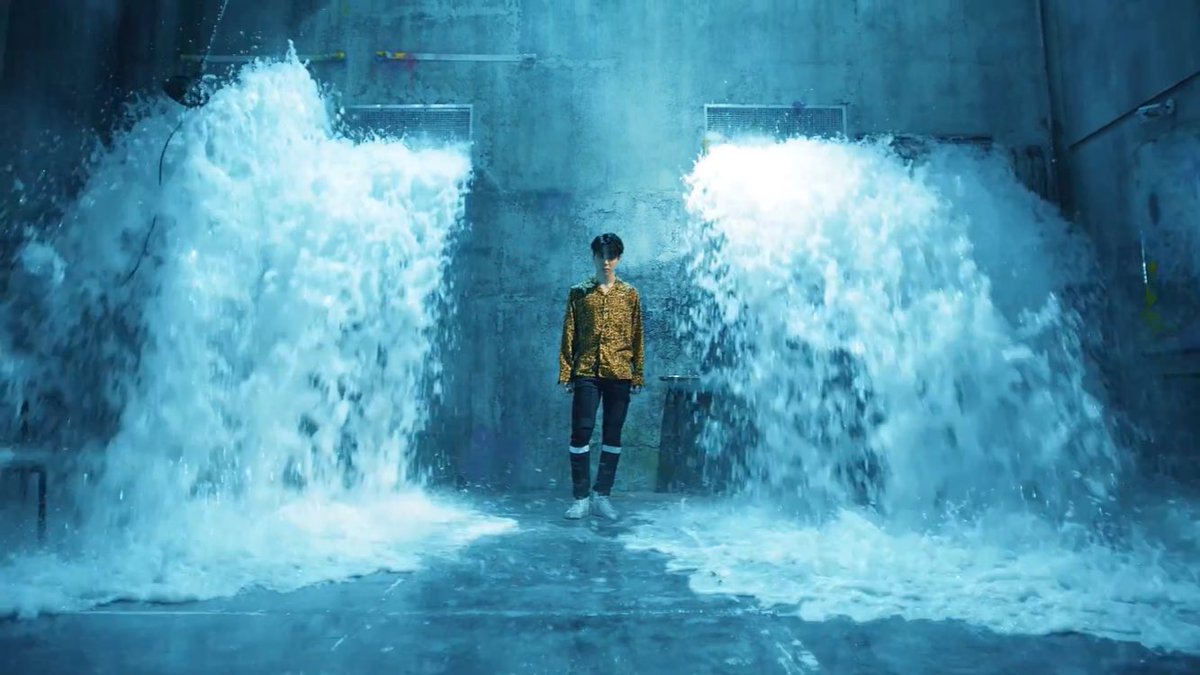 meanyoongi0309's tweet photo. YOONMIN SINGLE-HANDEDLY DID THAT 
#FakeLoveFriday https://t.co/ULz6YBFVUQ