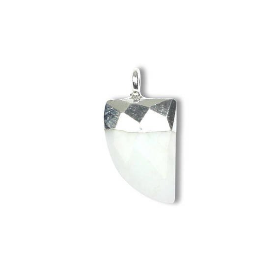 kdgemsshop's tweet photo. White Agate Horn Shape 10X15 MM Electroplating Pendant Silver plated https://t.co/4FQewMTpGw via @Etsy https://t.co/uzcKPmrDwa