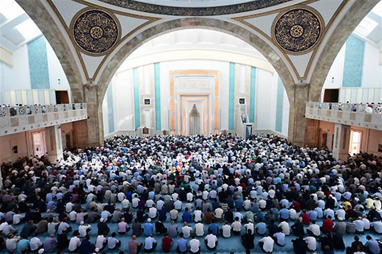 Cuma Hutbesi: “Dinmeyen Yaramız: Kudüs”
diyanet.gov.tr/tr-TR/Kurumsal…