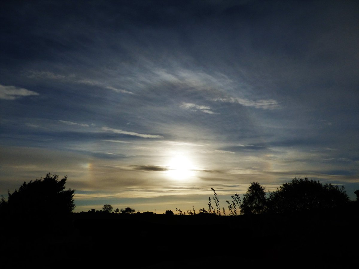 lisawood81's tweet photo. Sundogs at Sunrise this morning and another beautiful start to the day, Nairn, Scotland @StormHour #potd @BBCHighlands @visitnairn #FridayFeeling @bbcweather @angie_weather #sundog #Halo #loveukweather @BBCWthrWatchers https://t.co/8yP1XfWONY
