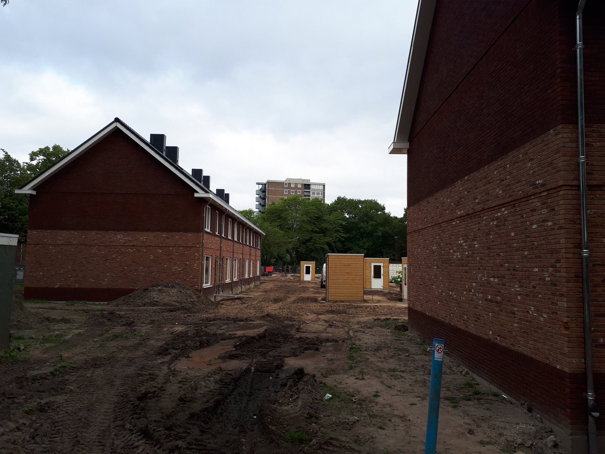 WilcoLubbers's tweet photo. Project Hulsmaatstraat staat er mooi bij! @GoossenTePas @MorgenWonen #Pluswonen #daken en #bergingen @DeGrootVrmshp https://t.co/llaYdD17pf