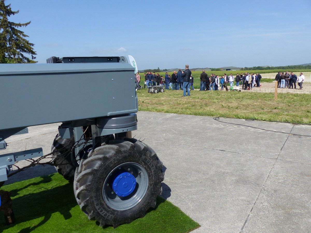 ChambreAgri51's tweet photo. Clap de fin pour #Terresinnovation ! Sur les 2 jours près de 1000 participants se sont rendus à cette 1ère édition. #agriculture #viticulture #innovation https://t.co/qYFRXa0kJ2