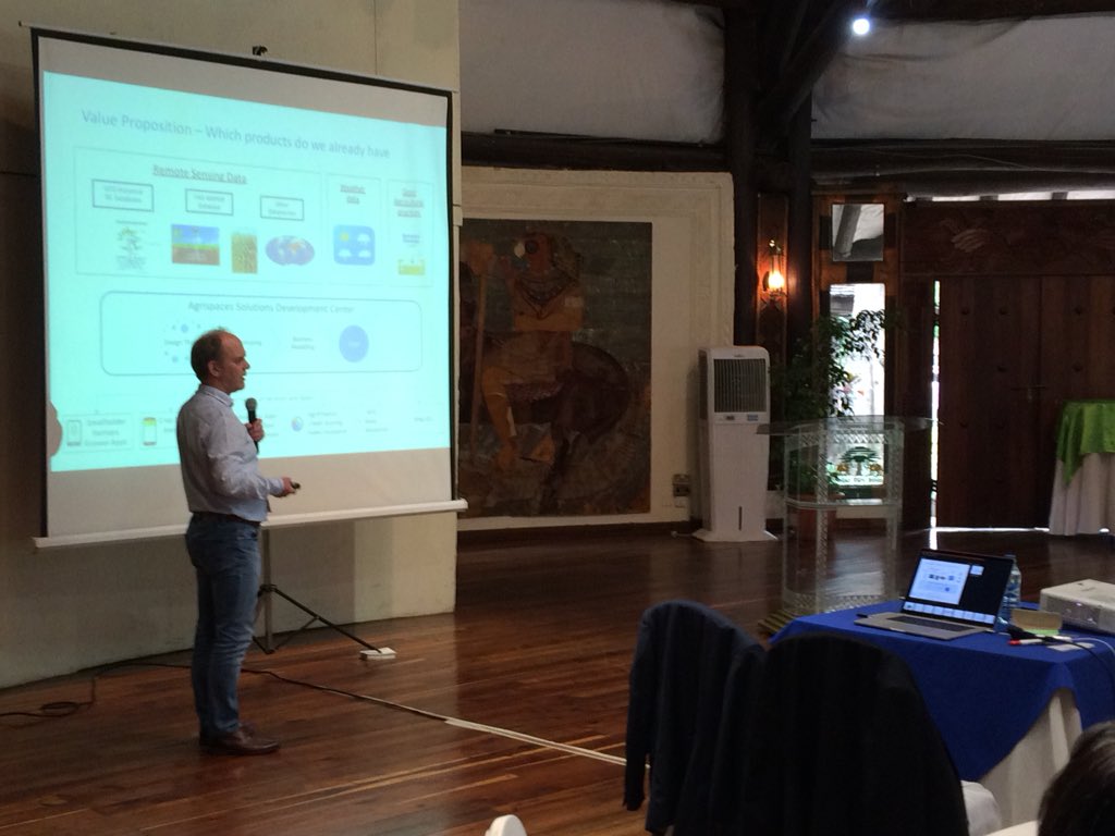 bakker_adri's tweet photo. #G4AW scale is a necessary precondition. Agrispaces Nairobi is a new and good initiatieven to support and collaborate in the next phase for geoservices https://t.co/jOXpDZQInl