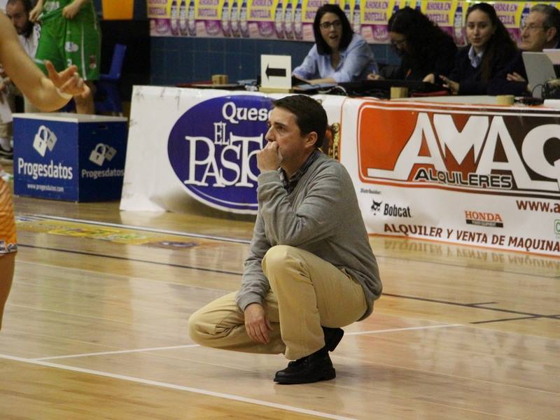 DiscaEsports's tweet photo. ⚠️NOTICIÓN⚠️
Tenemos el placer de Presentarles a la primera incorporación de la Temporada 2018/2019.
El nuevo Head Coach  ‼️ @EloyDoceChambre   ‼️
Bienvenido 😍😍
@FundlaCaixa @Fundacion_ONCE  @FundacionRudy @FEDEDDF @MartaFernandez5 @rudy5fernandez @FBIBasquet https://t.co/QK29DWzS3H