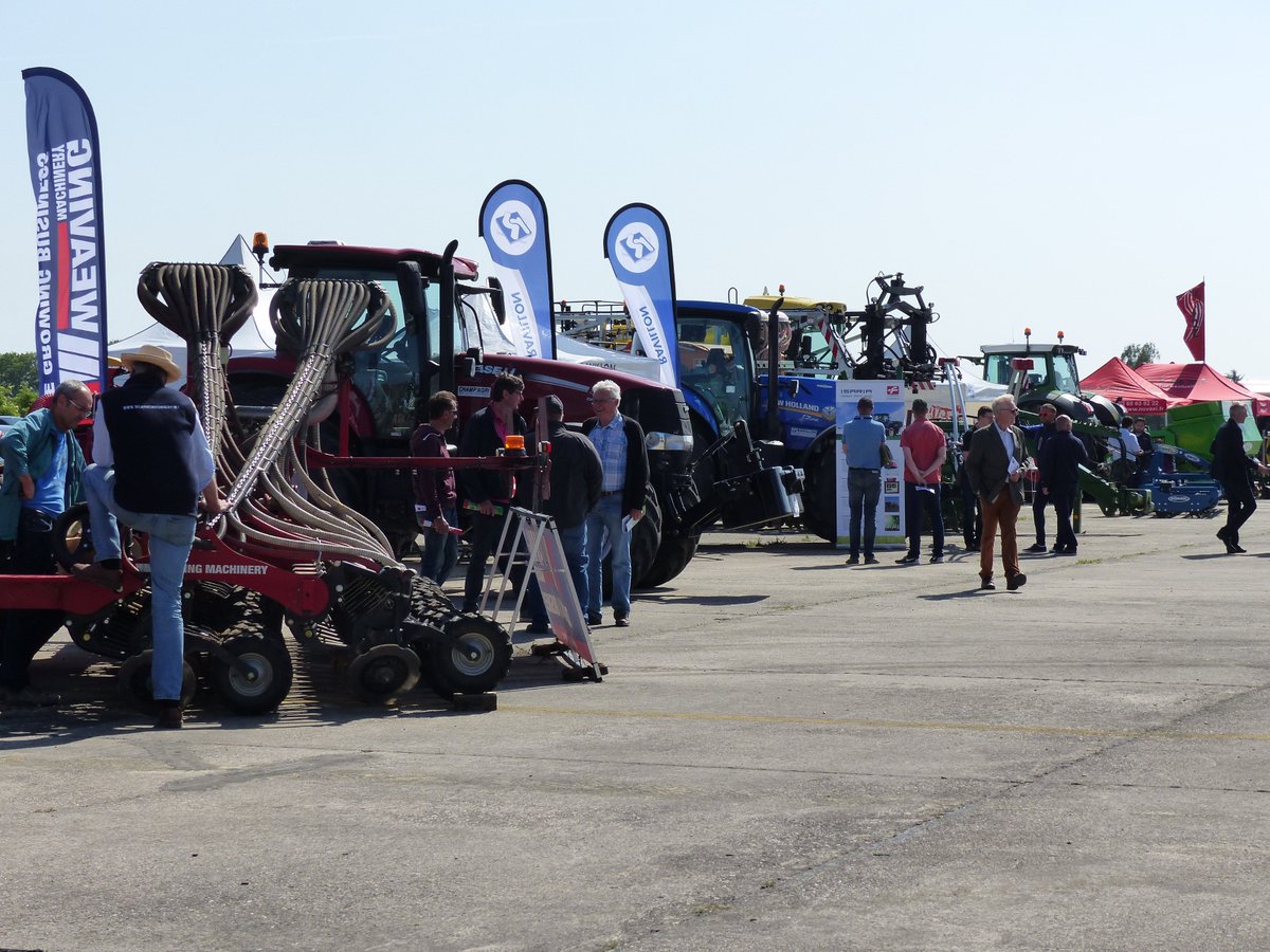 ChambreAgri51's tweet photo. Clap de fin pour #Terresinnovation ! Sur les 2 jours près de 1000 participants se sont rendus à cette 1ère édition. #agriculture #viticulture #innovation https://t.co/qYFRXa0kJ2