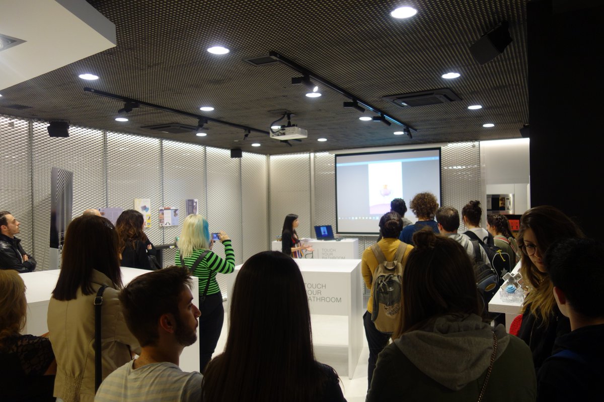 Inauguramos la #exposición Detalles Fiora realizada por alumnos de1º de Diseño de Producto de la <a href="/EscuelaEsdir/">Esdir</a>