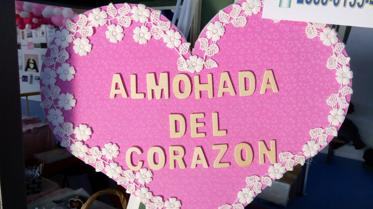 CMM_noticias's tweet photo. La Asociación "Manos y voces" de Carranque sigue con su labor de elaborar cojines terapeúticos para pacientes de cáncer de mama. Nos visitan en #CLMDespierta para hablarnos de este proyecto Inmaculada Cruz, Marian del Ojo y Silvia Rodríguez. @AytodeCarranque https://t.co/FXhDrwnGTk