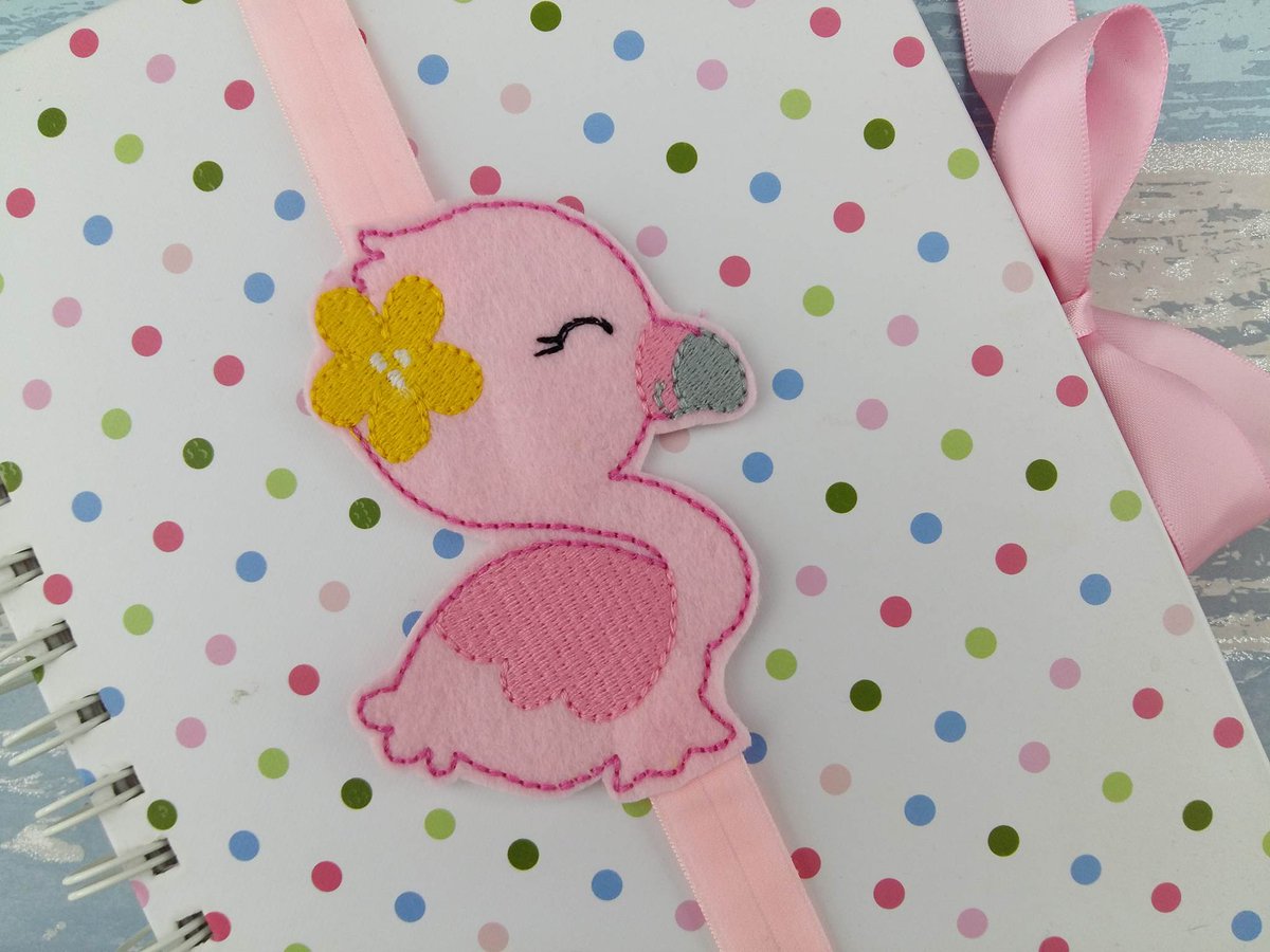 AHeartlyCraft's tweet photo. Did you know I make a whole mixture of Planner Band Bookmark and lots more themes being made too @AHeartlyCraft Here is a link to the Flamingo https://t.co/9SiXopGaEF #Flamingo #Planner #Plannerlover #PlannerGift #Reading #readers #Earlybiz #FridayFeeIing #UKCrafter #HMUK #HTLMP https://t.co/8xqmxAvO49