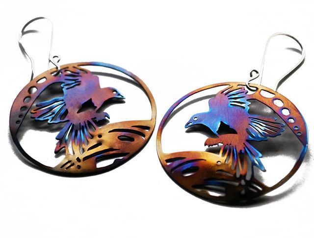 annamcdade's tweet photo. Hand pierced, heat coloured titanium magpie earrings - there really are feather light! #titanium #magpie #crowsofinstagram #magpiesofinstagram #rainbow #irridescent #handpierced #handpiercing #earringswag #earring #statementearrings #corvidae https://t.co/tEe2lStuxd https://t.co/zm9rLAhONl