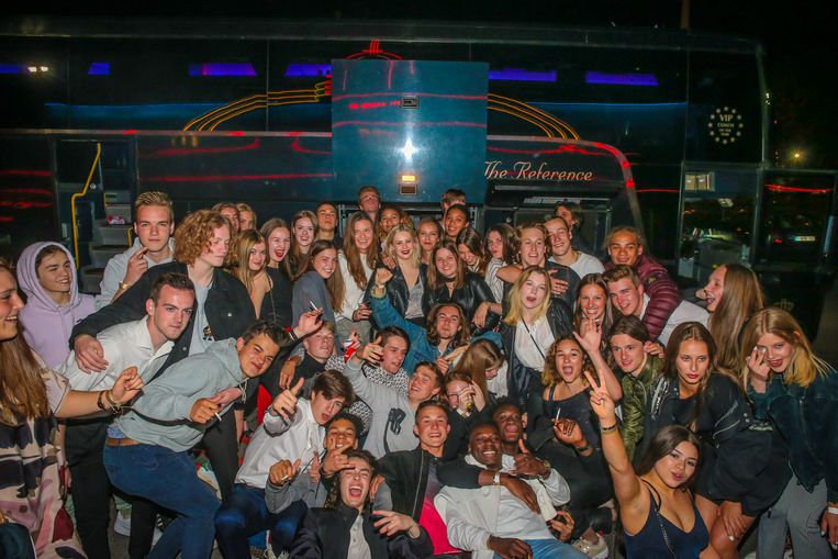 UltiemeBeleving's tweet photo. #limousine #partybus voor de verjaardag van #shaniagooris. Wat een feest was het in #carre in de omgeving van #antwerpen. Wat een onvergetelijk feest!! https://t.co/3idEZ2j2Md https://t.co/7JcLzLQIYu