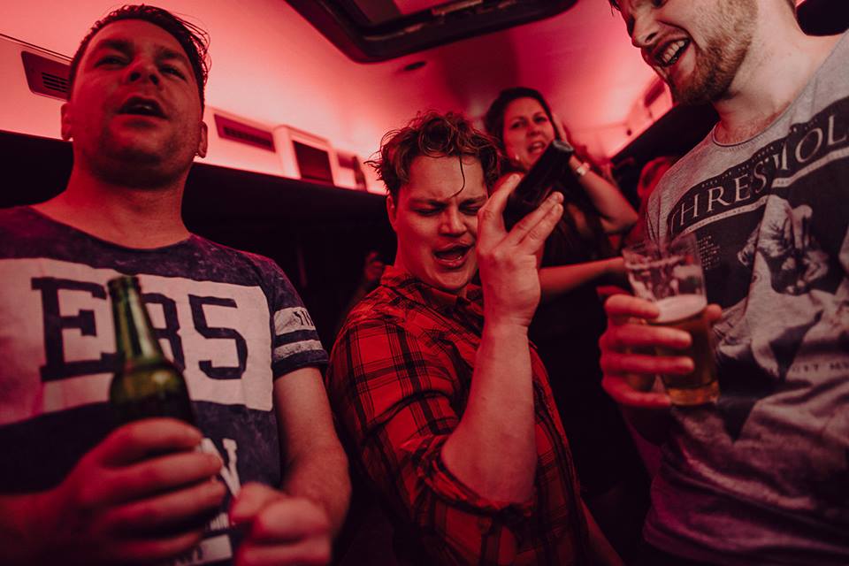 UltiemeBeleving's tweet photo. #limousine #partybus voor de verjaardag van #shaniagooris. Wat een feest was het in #carre in de omgeving van #antwerpen. Wat een onvergetelijk feest!! https://t.co/3idEZ2j2Md https://t.co/7JcLzLQIYu