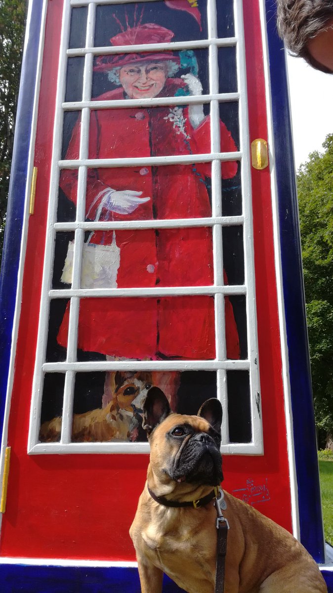 TimmyMallett's tweet photo. Delighted to see lovely reaction to Meghan Markle on my #RingARoyal phonebox with #PrinceHarry and #Queen #RoyalWedding
Great to share with my good friend @carolvorders in Mall Gardens #Clifton #Bristol https://t.co/e3B8U0juEs