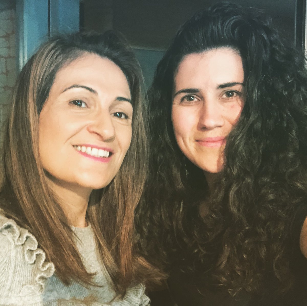 CatCanteri's tweet photo. Brunswick vs Northcote 💪🏽 @PatsKarvelas and I are chatting in #thedrawingroom tonight after 7pm on @RNDrive - I’ll also be playing a song or two #InnerNorthTour https://t.co/0xPiZa3r6l