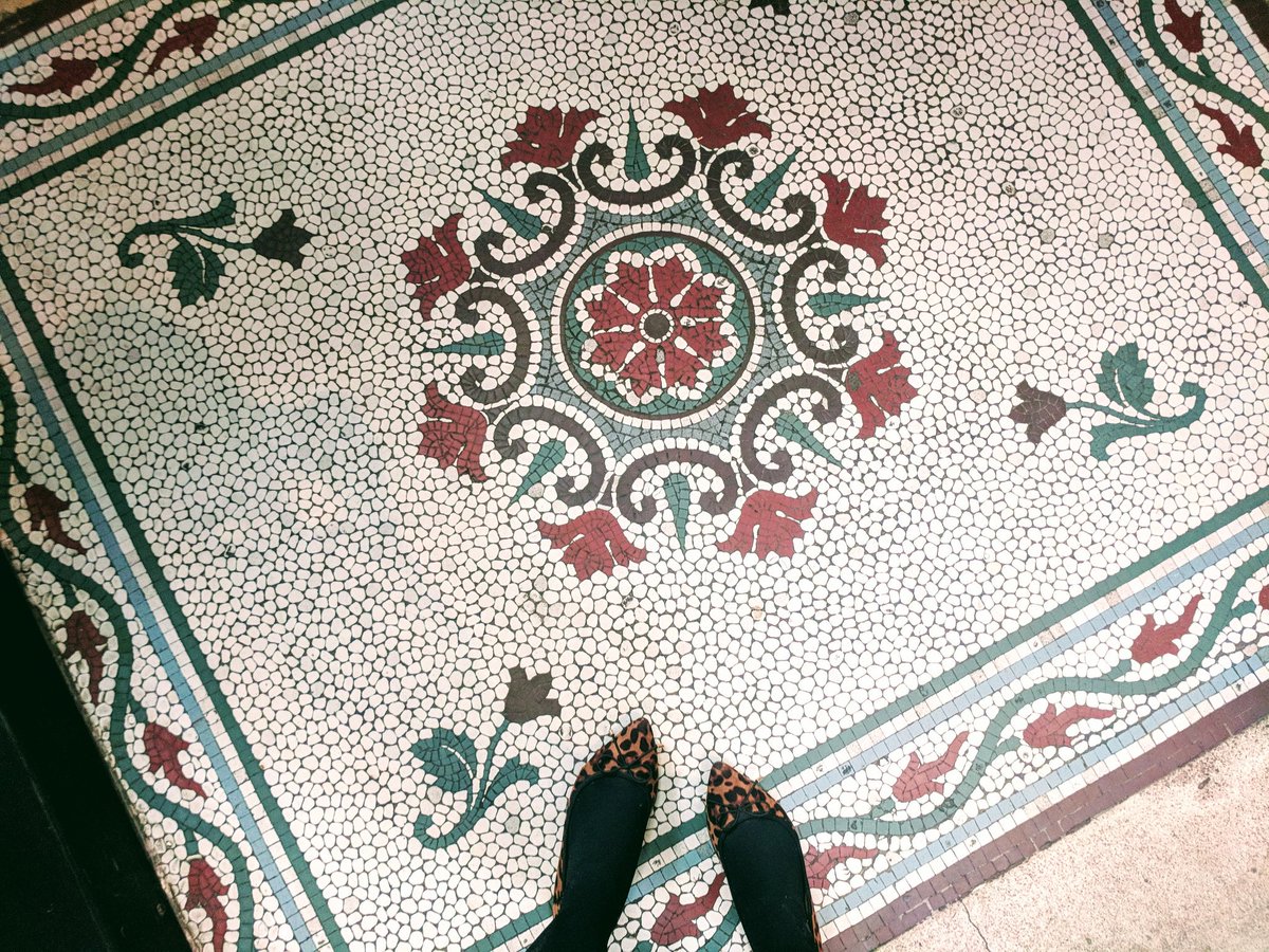 emma_sharpe33's tweet photo. #ihavethisthingwithfloors #floorsfriday #notsurethatisevenahashtag https://t.co/2IzLaOALWN