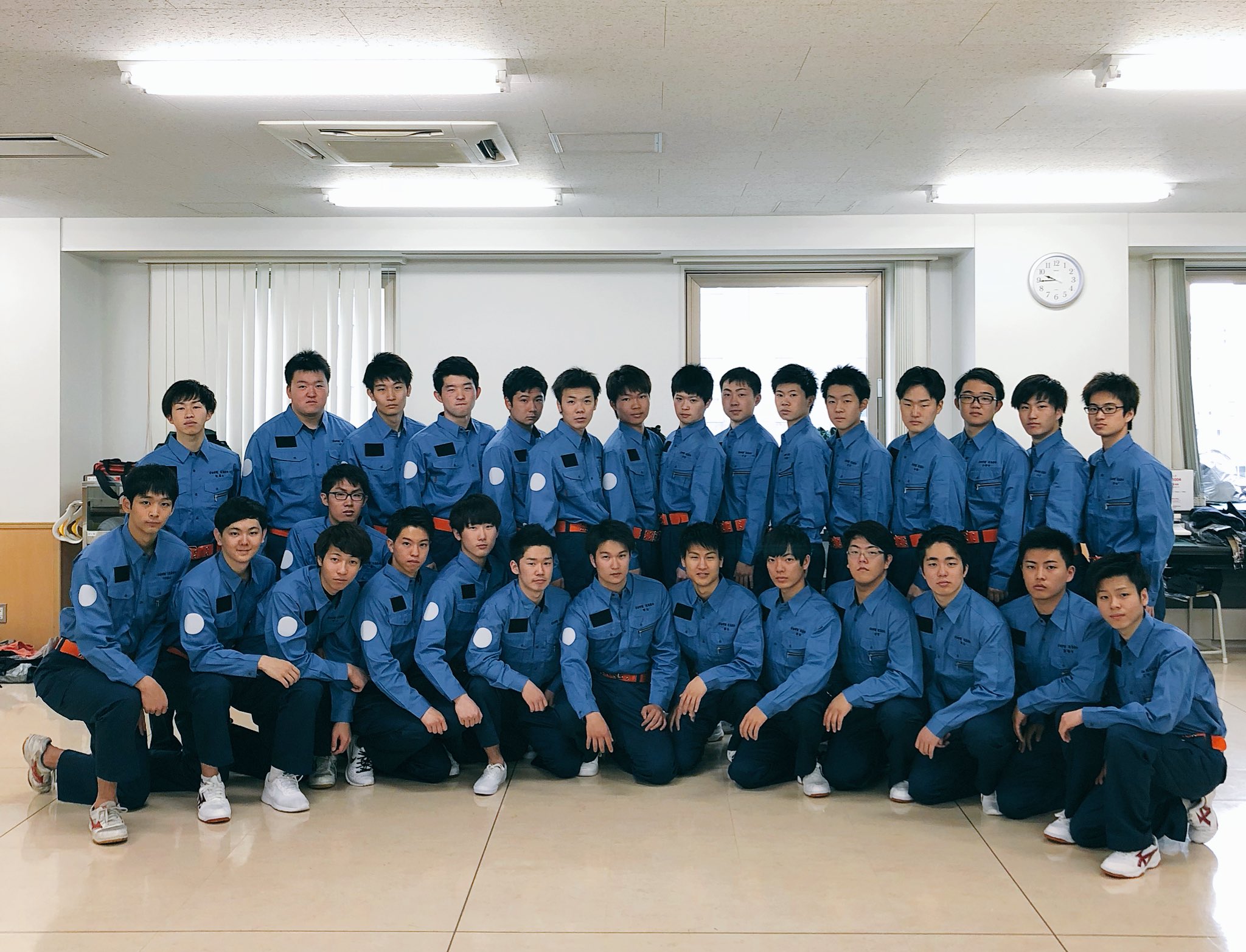 吉田学園医療歯科専門学校 救急救命学科の1年生 楽しみに待っていた制服が届きました ａ組もb組も みんなかっこいい 授業もさらに気合入りますね 救命女子ーズも青が似合う 頑張れ1年生 救急救命学科 吉田学園 医療歯科 女性救命士