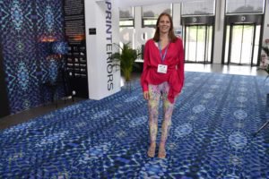 Designer entwerfen Teppiche für Airport Lounges der Zukunft
Teppich-Printer zeigte bei FESPA Printeriors in Berlin neue Ideen für R... - photofabrics.de/teppichprinter…