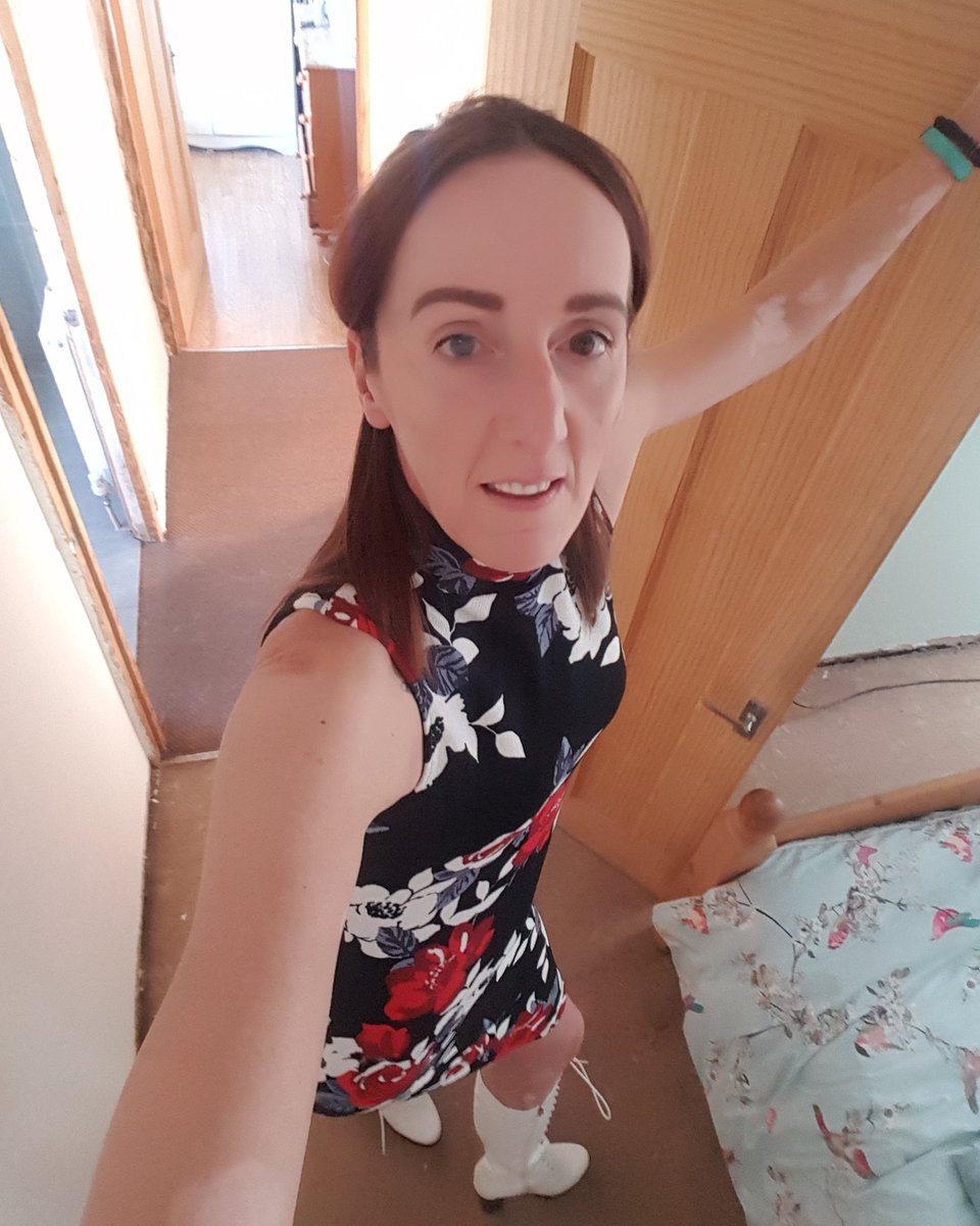 ProudTall's tweet photo. Morning gorgeous people...hope the sun is shining and that you have a fabulous day 😘 #tall #tallgirlproblems #tallwomenproblems #tallandproud #longlegs #selfie #loveyourself #lovetheskinyourein #vitiligo #youtube #smallyoutuber https://t.co/xVBNQwCsNt