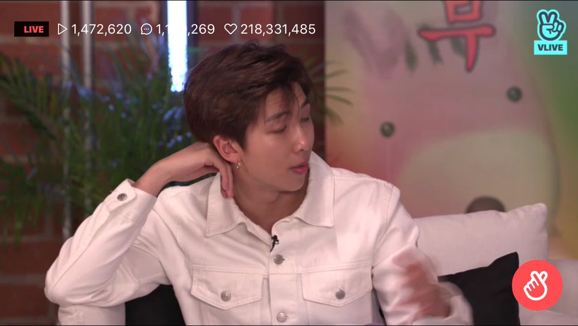 vm_12love's tweet photo. 😻😻😻 #IVoteBTSBBMAs @BTS_twt https://t.co/M6E7yN5OVp