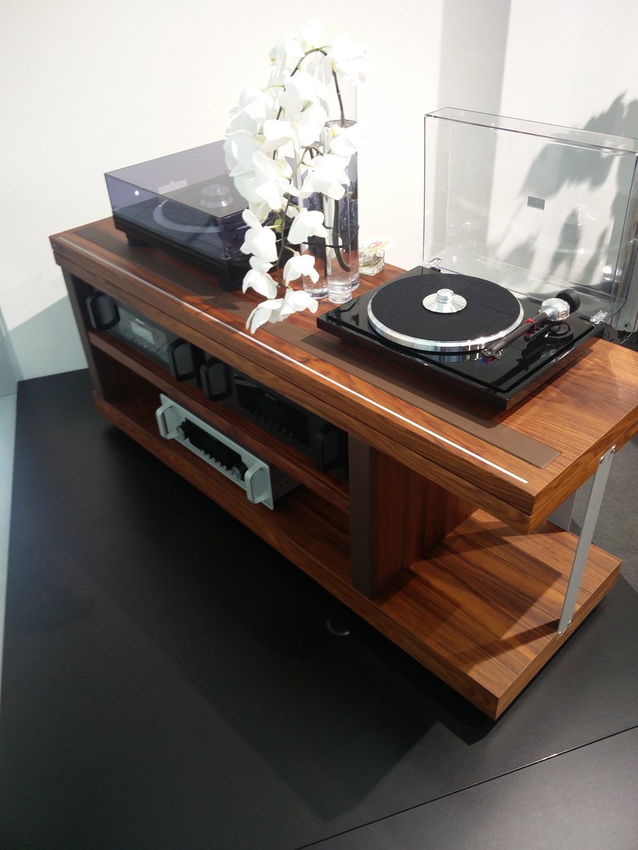 BassocontinuoAS's tweet photo. Zen Lune: rosewood Itabashi during the last HIGH END 2018
#bassocontinuo #audiorack #madeinitaly #thebestornothing #wewillrackyou #handmade #zenline #itabashi #luxury #details #luxuryfurniture #highendaudio #highend2018 #munichshow #audioresearch #eat #turntable #vacuum #tubes https://t.co/RPkwyvPAQy