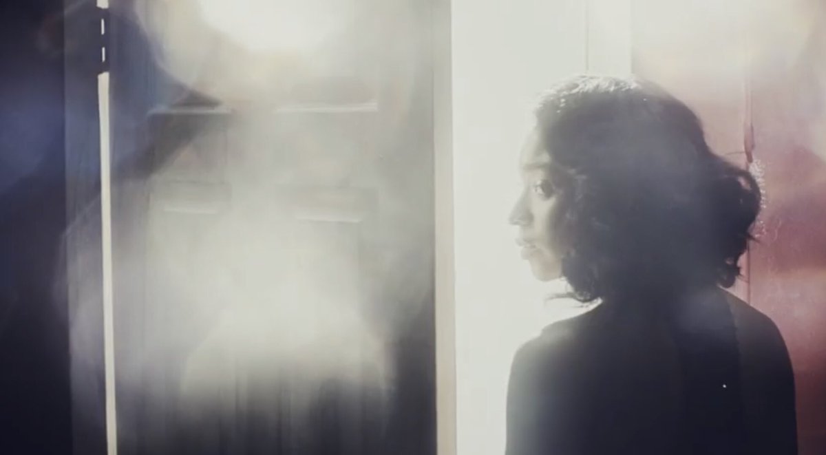 L4URENPARCER4's tweet photo. Cuando todas se van aquí mi corazón se rompió mucho más 

#DSYLMMusicVideo https://t.co/nVv8HtZU7C