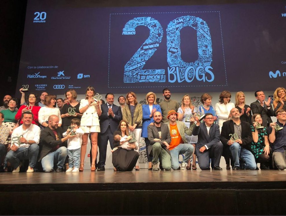 imalbornoz's tweet photo. Anoche, XII #Premios20Blogs, los más importantes en habla hispana. Enhorabuena!!!! a los 3.300 participantes, a @yosoytuprofe_ y los otros 18 ganadores, a @pillopez @MicrosoftES y @Fuenclemares @GoogleES ... y a @20m y a @henneomedia por la organización.  https://t.co/NL6RgUjiZ2 https://t.co/L63hJl95lr