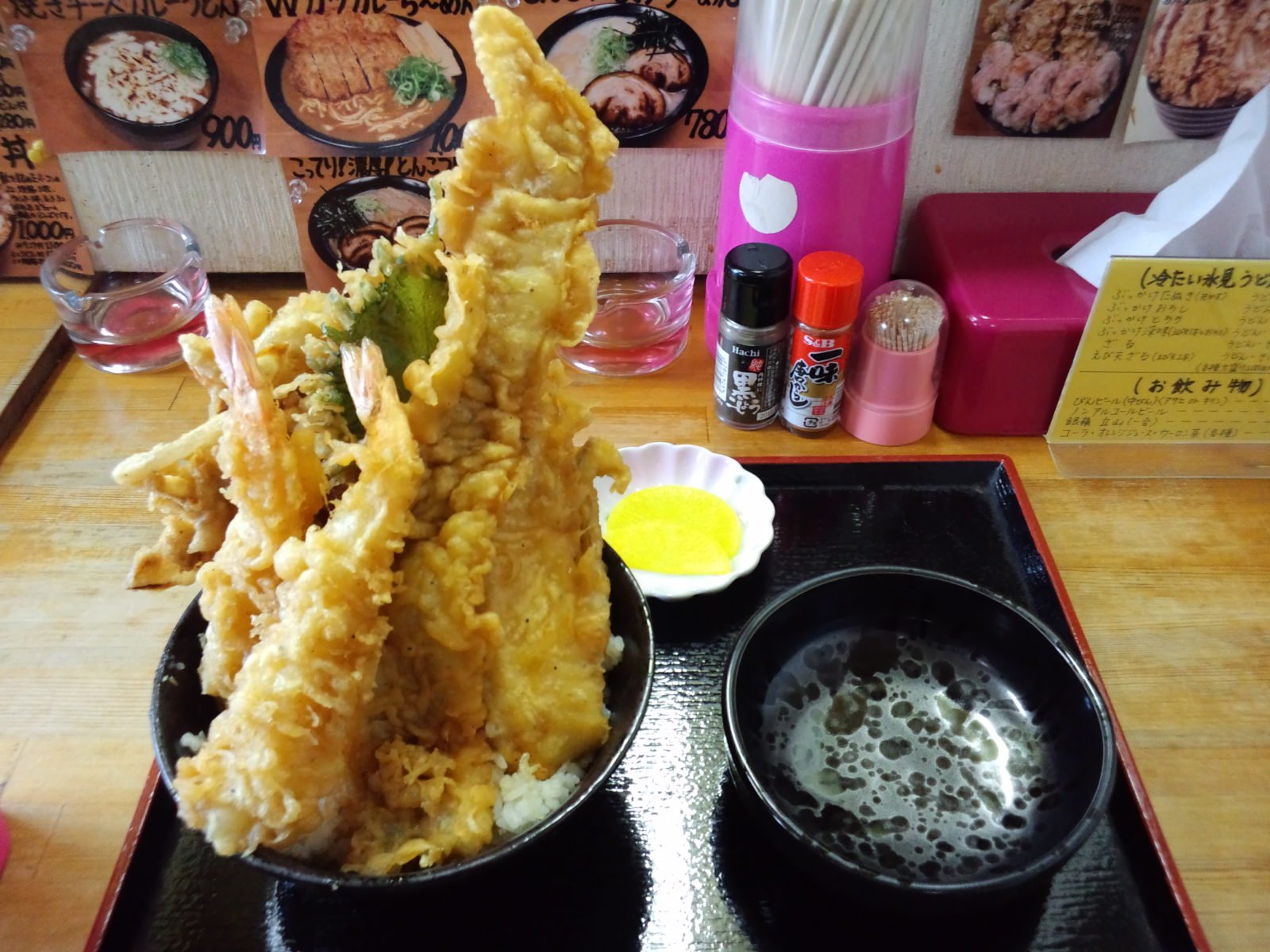 Shin Nosuke しばらく低浮上 على تويتر 富山県で有名なデカ盛り メガ盛り食堂へお邪魔してきたでござる これはねえ さすがに食べきれずにお持ち帰りしたでござるよ メガ天丼 1000円なり Shin Nosuke しばらく低浮上 على تويتر 富山県で有名なデカ盛り メガ盛り食堂へお邪魔してきたでござる これはねえ さすがに食べきれずにお持ち帰りしたでござるよ メガ天丼 1000円なり