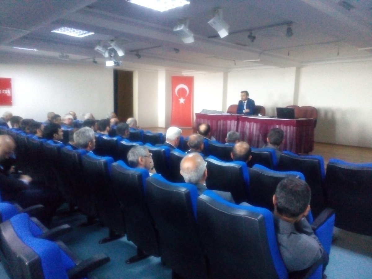 -PERSONEL TOPLANTISI-

Aylık mutat personel toplantımız Ramazan öncesinde Halk Eğitim Konferans Salonunda icra edildi. Ramazan ve Yaz Kurslarının değerlendirilmesinin yapıldığı toplantı ilçe müftümüz Ş. Şahin DÜGENCİLİ'nin başkanlığında gerçekleştirildi.