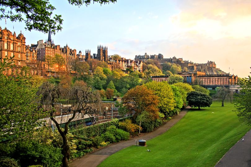 MirrorTravel's tweet photo. Edinburgh city council considers plans for a new tourism tax: https://t.co/WU5rwPButQ https://t.co/nW1GTfunxp