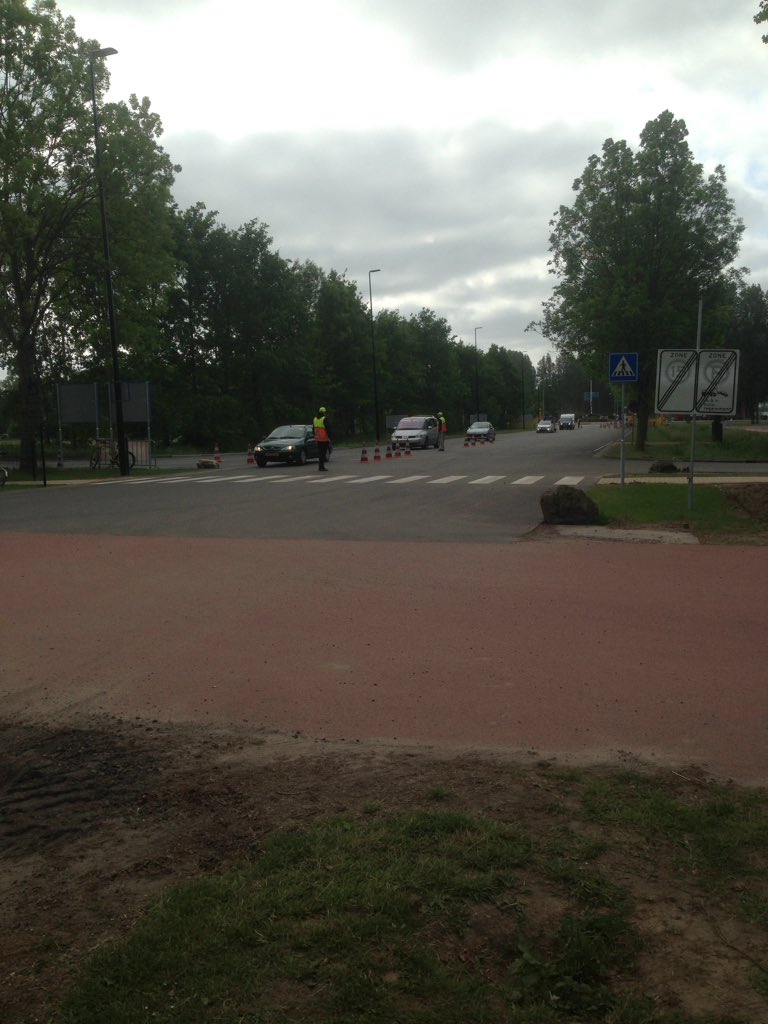 En we zijn open! Het stroomt lekker door dankzij alle verkeersregelaars!