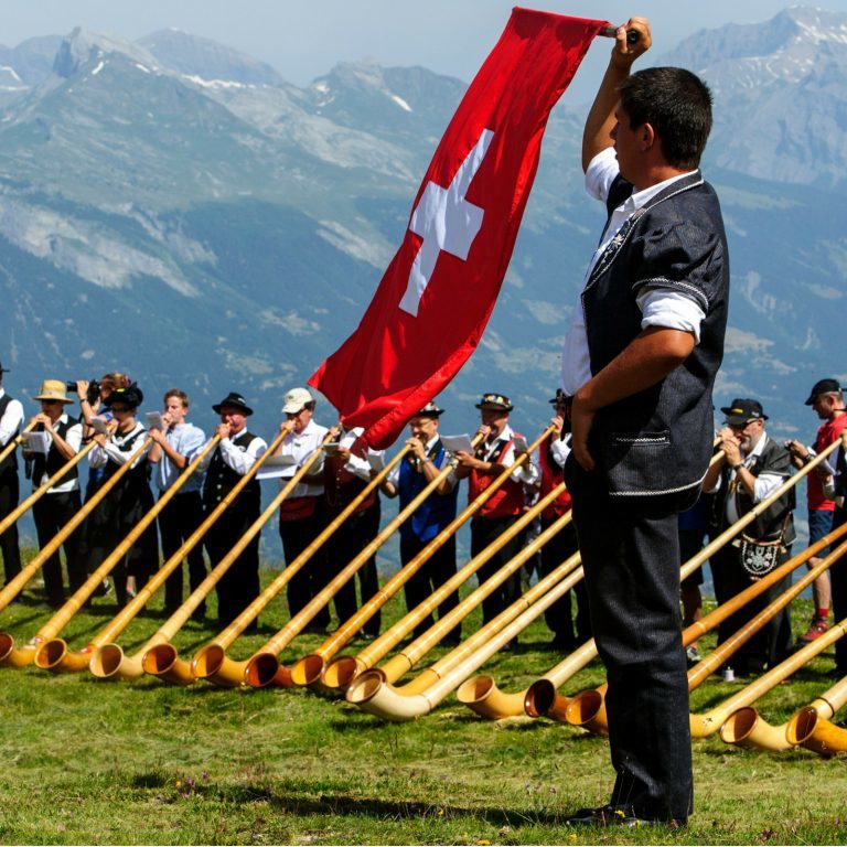 BitcoinNews's tweet photo. Switzerland Formally Considers State Backed Cryptocurrency https://t.co/FNp6cSOvG9 #Bitcoin https://t.co/j2Jl5T7z1S
