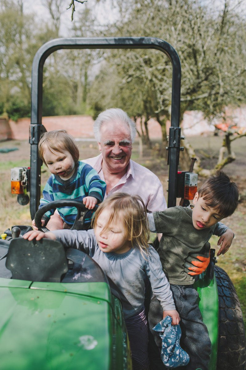 HamptonManor's tweet image. Pride: ‘being part of a family business that is preparing to train a third generation and have a very, very long-term perspective.’  @thecriticsguide @Jamesandfjona 

thecriticsguide.com/sevensins/304/…

#SevenSins #FamilyBusiness #ThirdGeneration #ManagingDirector