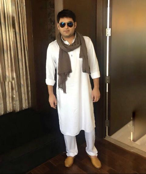 KapilFC_BD's tweet photo. RAMADAN KAREEM to all of you #Kapilians ....
May Allah bless you @KapilSharmaK9 !!! 
Love Always💕
#Ramadan https://t.co/eXAfdMNo09