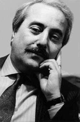CiriSince1978's tweet photo. 18 #Maggio 1939 #Nasceva #GiovanniFalcone un #Figlio #troppo #onesto per quel #Italia e io oggi torno nella #sua #Sicilia https://t.co/VuJUuuxXmU