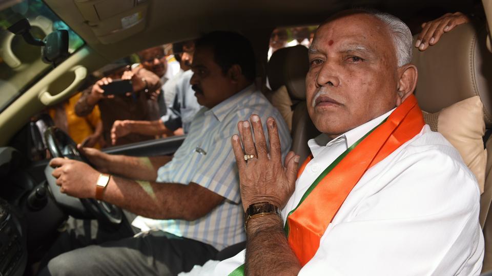 KhabariaNews's tweet photo. सुप्रीम कोर्ट का बड़ा फैसला | कल शाम तक बहुमत सिद्ध करें येदियुरप्पा
#FloorTest #GameOfLifeGoals #MajjaAwardsTV #KarnatakaWithBJP #China #Race3Trailer #WhySettleForJustSpeed  "PM Modi" @TridibRaman 
https://t.co/r9pr9KAwYW https://t.co/75AstQVFPU