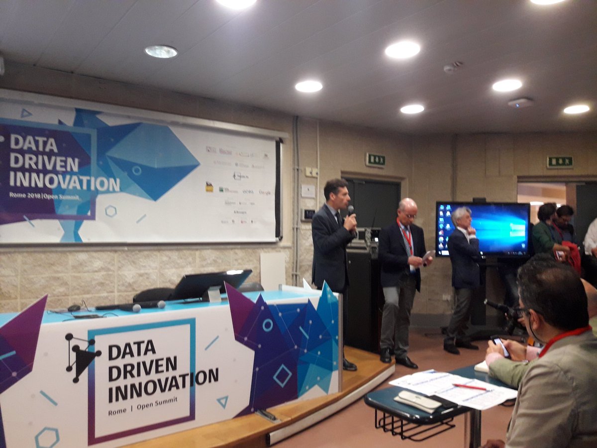 ninjamarketing's tweet image. #Datadriven2018 Al Data Driven Innovation 2018 si parla di privacy gdpr dati e futuro. Qui Andrea Benedetto @IngegneriaR3