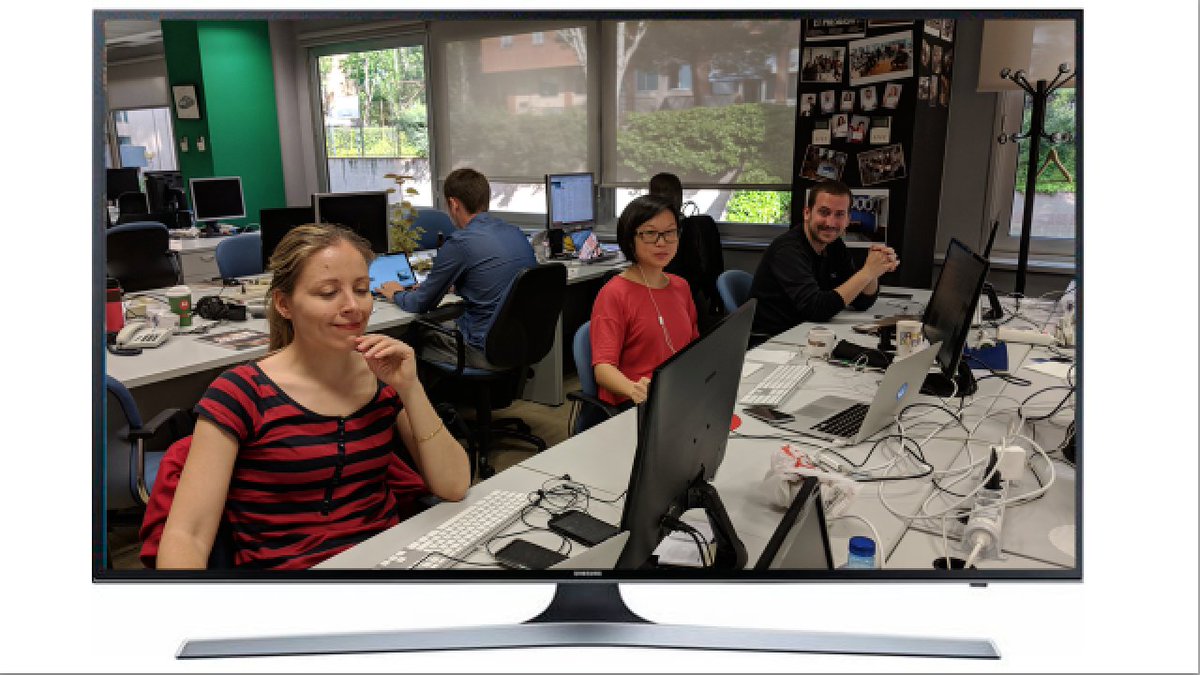 Springer_Things's tweet photo. ¿Sabéis que @updayESP ya está disponible en las teles de Samsung? Necesitamos que dejen de conseguir cosas. Les estoy haciendo tantas fotos que se piensan que quiero rollo. #SpringerThings https://t.co/FJadCiIqBE