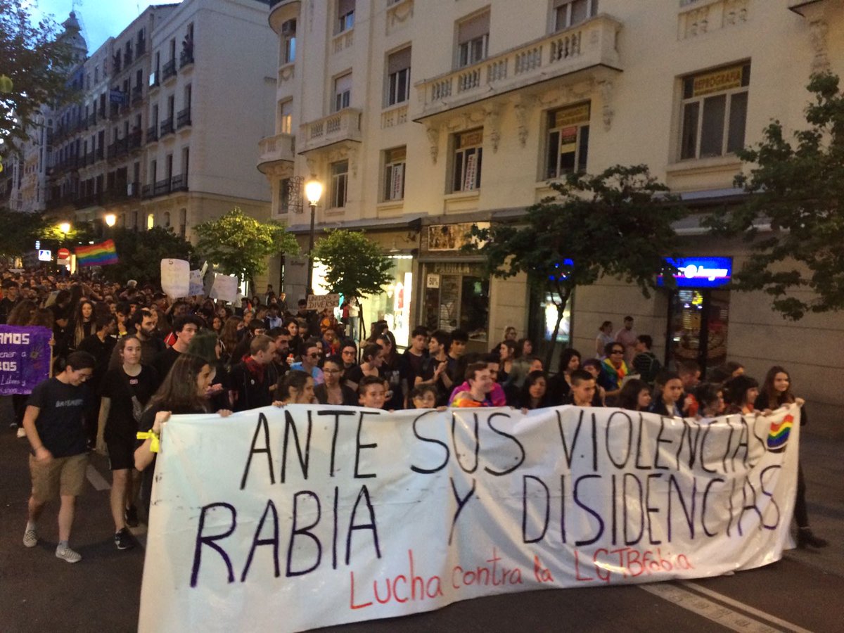 rqtr's tweet photo. Que viva la lucha TransMariBiBollera
✊✊✊✊
 
#17MDeNegro https://t.co/v2Jtpsm31Q