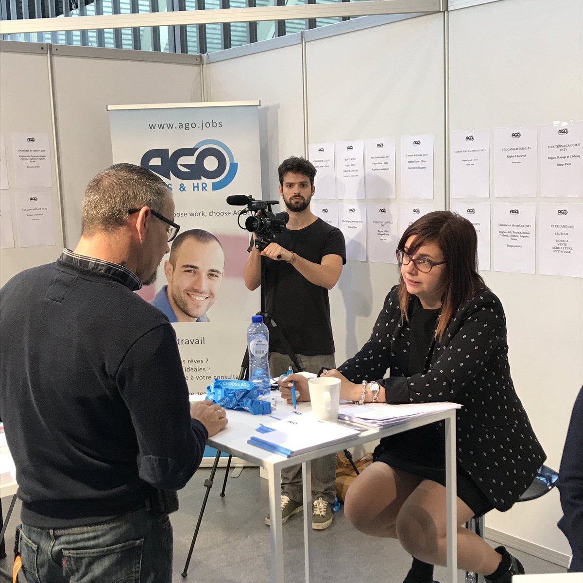 LottoMonsExpo's tweet photo. Vous avez été très nombreux à rendre visite aux entreprises présentes sur le salon.

Entretiens, conférences, remises de CV’s,... l’après-midi fut très riche au Lotto Mons Expo.

Nous remercions Références pour la bonne organisation de cet événement !

#references #jobfair #mons https://t.co/dEAtHUGzVl