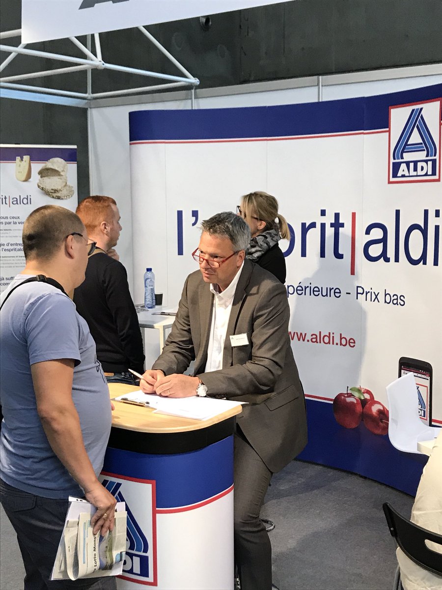LottoMonsExpo's tweet photo. Vous avez été très nombreux à rendre visite aux entreprises présentes sur le salon.

Entretiens, conférences, remises de CV’s,... l’après-midi fut très riche au Lotto Mons Expo.

Nous remercions Références pour la bonne organisation de cet événement !

#references #jobfair #mons https://t.co/dEAtHUGzVl