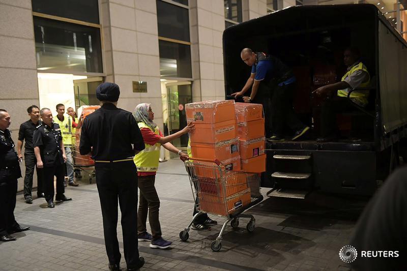 Malaysian police seize 284 boxes containing designer handbags and dozens of bags filled with cash and jewelry from a private residence linked to ex-prime minister Najib Razak reut.rs/2Ipimtr by <a href="/jjsipalan/">Joseph Sipalan</a>