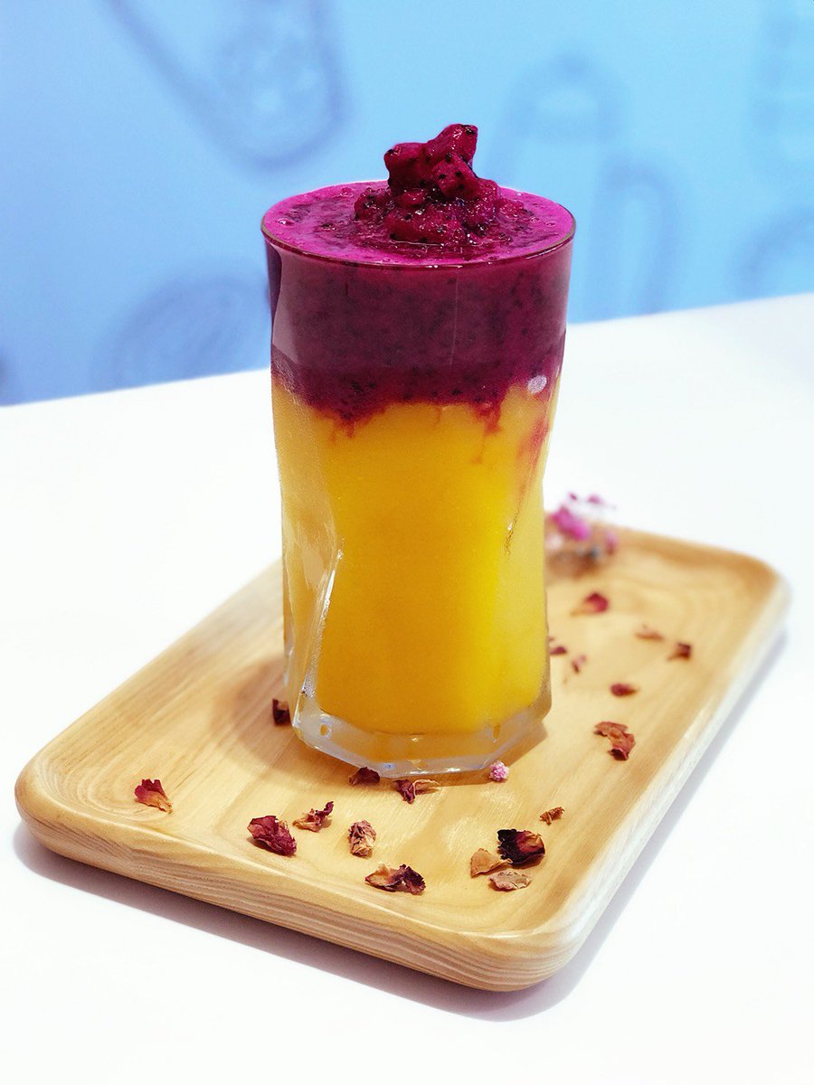 MauLin_Food's tweet photo. Let's welcome yummy, healthy, eye-catching drink - Mango Smoothie with Pitaya (Dragon Fruit) 👏👏👏

#taiwan #maulin #bobatea #bubbletea #milktea #mango #pitaya #smoothie #import #export #foodsupplier #foodfactory #distributor #puree #pulp #fruit #fruittea #colorful #DragonFruit https://t.co/Dzv8zb2OrZ