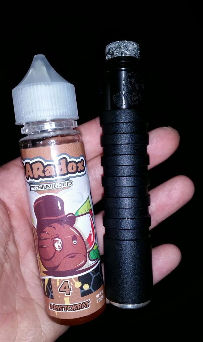 Всем ПОЗИТИВЧИК на ПЯТНИЦУ!!! 💥🔥😉👍💨💨💨
Aristocrat невероятно стойкий, глубокий, насыщенный вкус шоколада  🍫с приятной лёгкой горечью 😋и ореховым привкусом.🌰 Почувствуй себя настоящим Аристократом! 😃👍😍🎩🔥
#paradox #paradoxliquid #vaping #handcheck #tablecheck