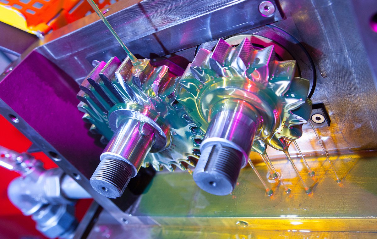 Evonik's tweet image. 🏆⚽🏈 #CuporBowl: #Evonik delivers the big win! Our #OilAdditives experts will be helping #STLE2018 visitors to become achampion #EvonikChampion in lubricants. Stop by stand 103 to learn more about @EvonikOilAdds: corporate.evonik.de/en/pages/artic…