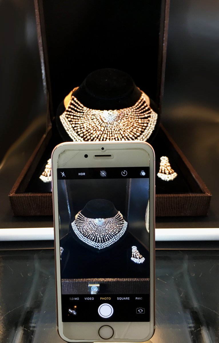 InfoMotiwala's tweet photo. Light Up The Night With This EXQUISITE DIAMOND NECKLACE, The ULTIMATE EXPRESSION OF #trueglamour 💎💎
We @akmotiwalajewellers Craft Jewels To Enhance Your ELEGANT &amp; ETERNAL STYLES 
#diamonddesires #jewelstagram #gemstones#jewelsofinstagram#diamond #finejewels #highjewels #diamond https://t.co/hFujjc1gm2