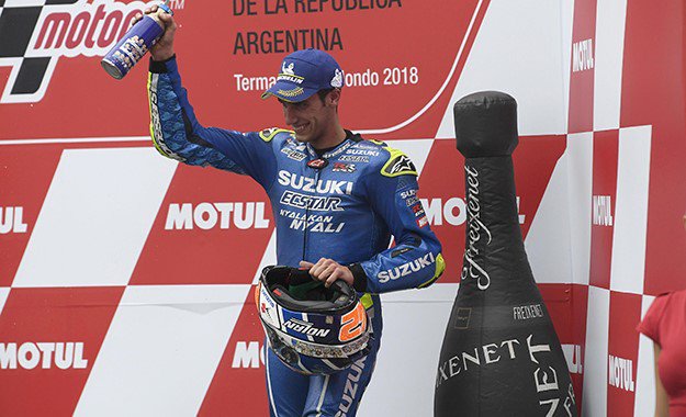 El pilot de Suzuki Álex Rins acaba de renovar dues temporades més amb el Team Suzuki ECSTAR!!! #oriolmotos
goo.gl/gVTS2r