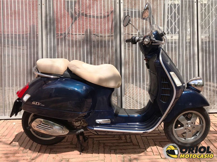 VESPA GTV 125 DE OCASIÓN - PRECIO: 3.399 €
Scooter de aire clasico , muy agradable de conducir y muy elegante. 07/2009. Impecable.Sólo 18.956 Km.
#oriolmotos #moto #ocasion #segundamano 
oriolmotocasio.com